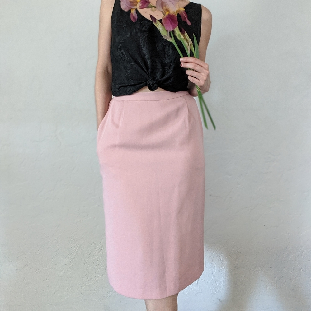 90s Pink pencil skirt. - Picture 2 of 4